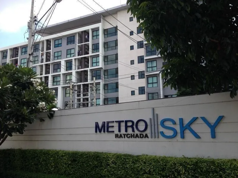 ให้เช่าคอนโด เมโทร สกาย รัชดา 1 Bedroom 28 ตร.ม. ชั้น 8 วิวเมืองสบายตา เครื่องใช้ไฟฟ้าครบ จองเลย
