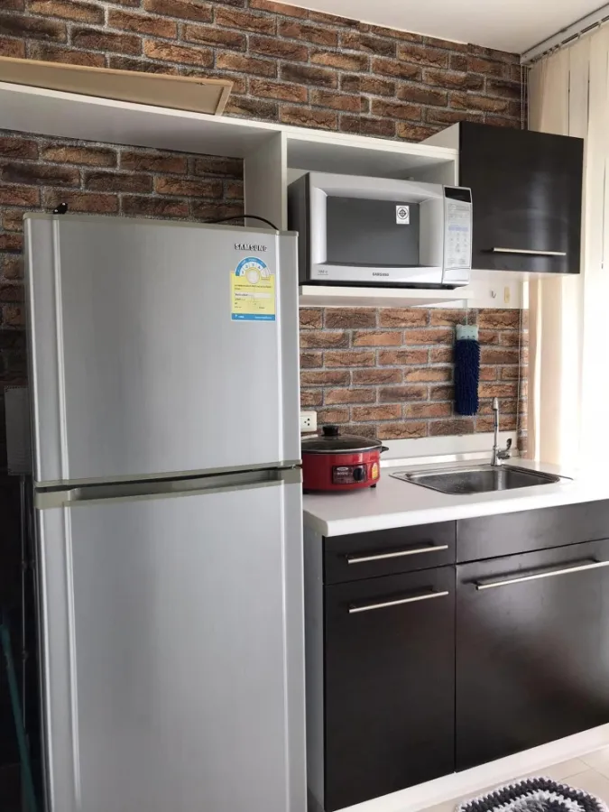 For rent The Links Sukhumvit 50 ห้องกว้างอยู่สบาย ผนังกรุหินอ่อนอย่างดีพร้อมโซฟาหนังตัวใหญ่ ห้ามพลาด