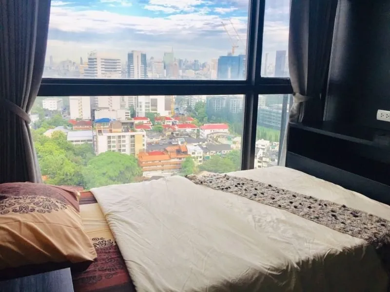 ขายพร้อมผู้เช่า คอนโด ริทึ่ม สุขุมวิท 44/1 ชั้นสูง 2 ห้องนอน ตกแต่งครบ ทำเลดี น่าลงทุน อย่ารอช้า