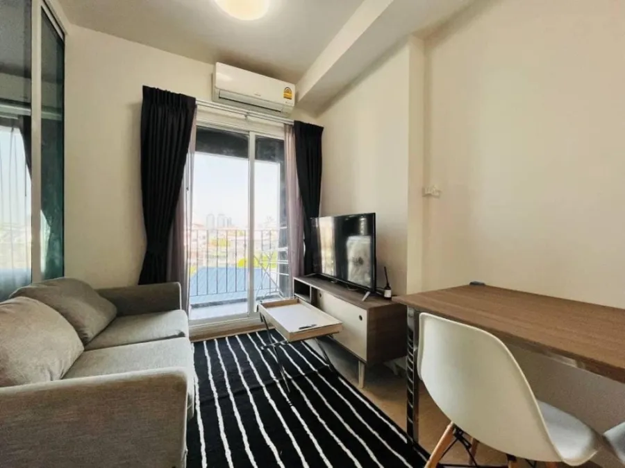 Condo for sale, Chapter One Eco, Ratchada-Huay Kwang, 9th floor, has a nice pool view. complete electrical appliances You can reserve first come first