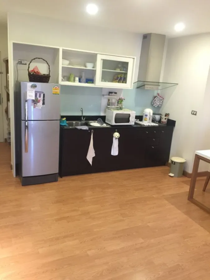 Selling Tree Condo Luxe Sukhumvit 52, good location, near the train station, convenient to travel.