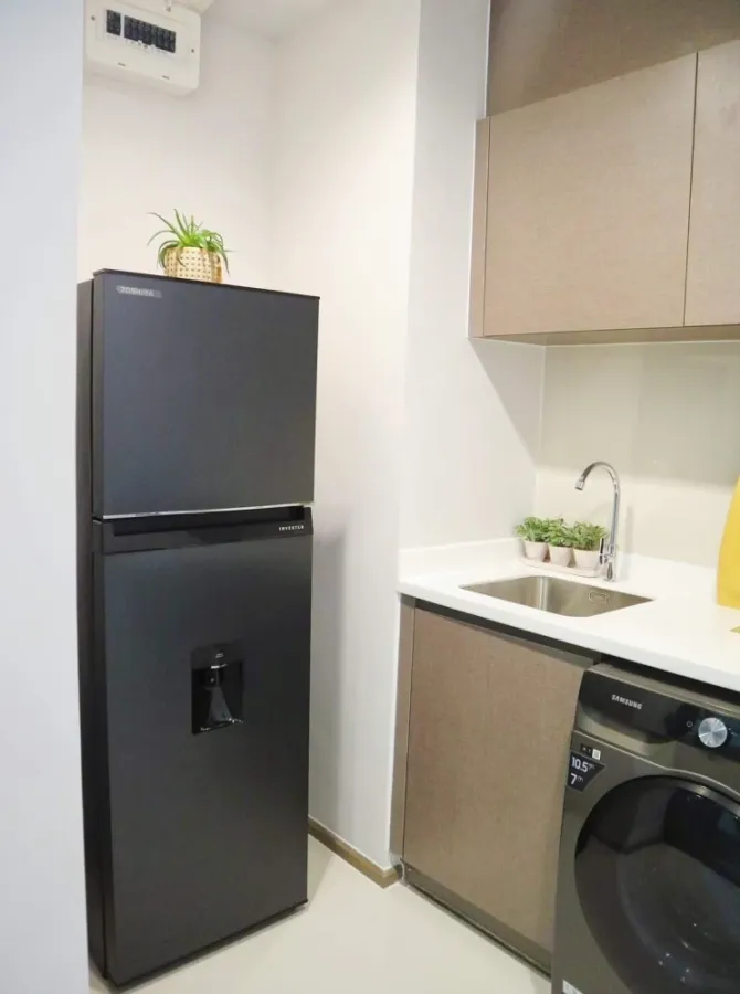 For rent: Life Ladprao Valley, spacious room, lots of usable space, simple and luxuriously decorated, comes with complete furniture, don't miss it.