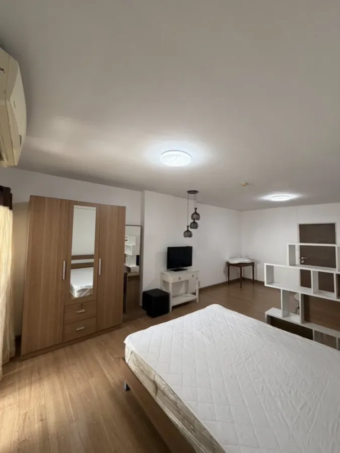 For rent: Supalai Park Kaset, Studio room, 35 sq.m., inner building, city view, quiet, ready to move in.