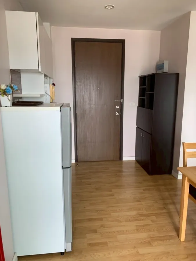 For rent: The Parkland Ngamwongwan, Krarai, 22nd floor, open view, not blocked, not hot in the afternoon sun, complete furniture + electrical applianc