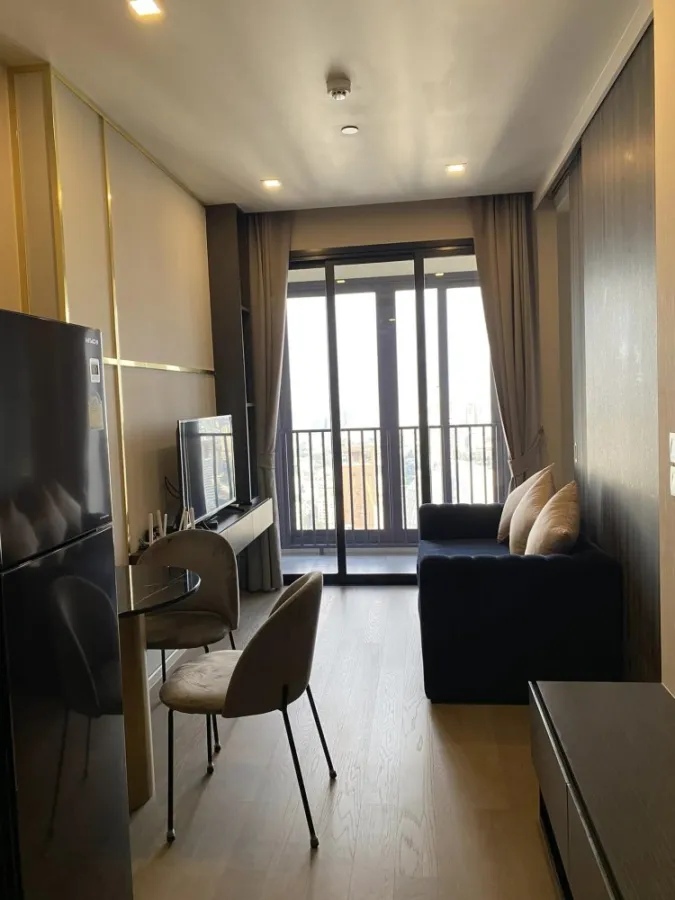 For rent: Ashton Asoke, 37th floor, great city view, fully decorated with Buit-In walls, if you don't reserve you will regret it.
