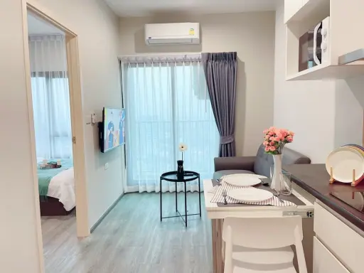 For rent: Rich Park Triple Station. The room is beautifully decorated, with soft color tones, a gentle price. Hurry and reserve before you miss out.