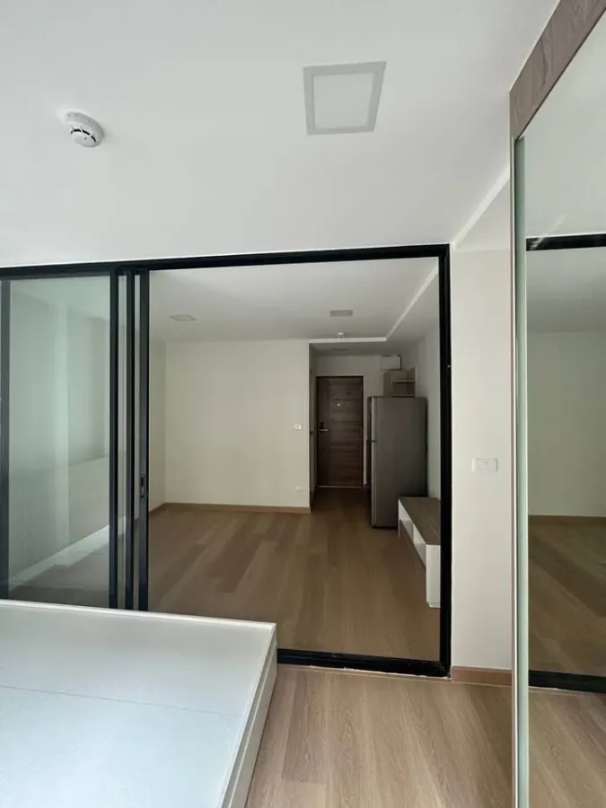 Plum Condo Saphan Mai Station for sale, 5th floor, pool view, fully furnished with good quality basic furniture. Book now!