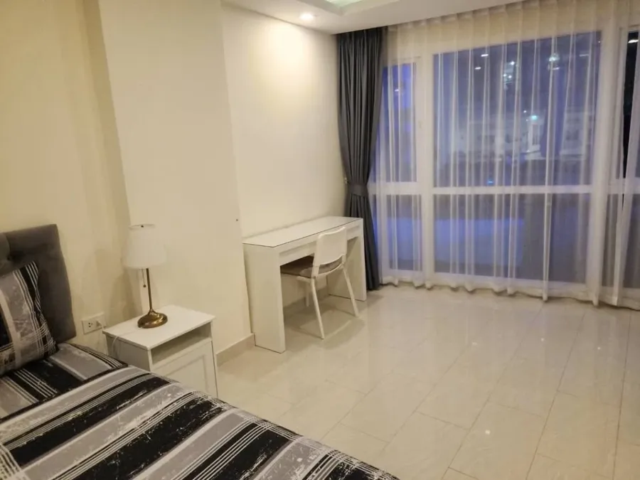 For rent: Grand Avenue Residence (Central Pattaya), room on the 1st floor with direct access to the swimming pool, very spacious area, interested in b
