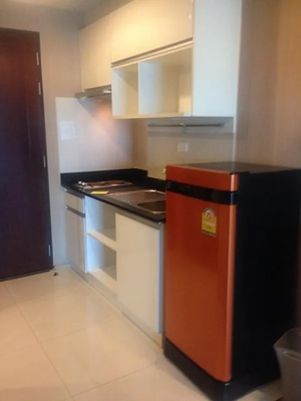 For rent Abstracts Phahonyothin Park, a condo near MRT, convenient to travel, you can already be happy and comfortable for sure. Rent it!