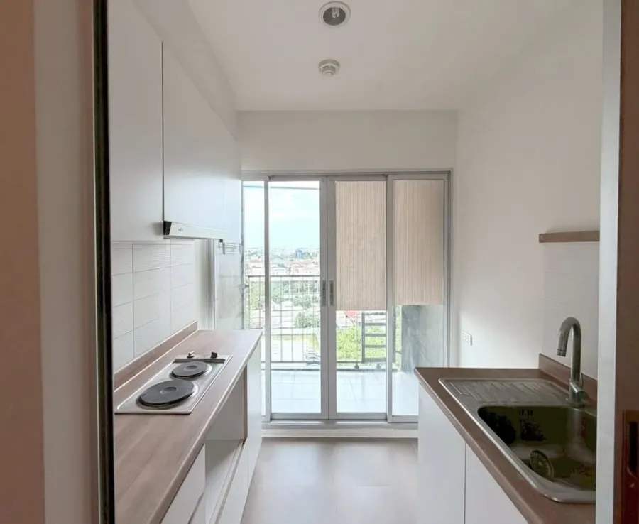 Selling U Delight @ HuaMak Station, north-facing unit in a great location. Fully furnished. Book now!