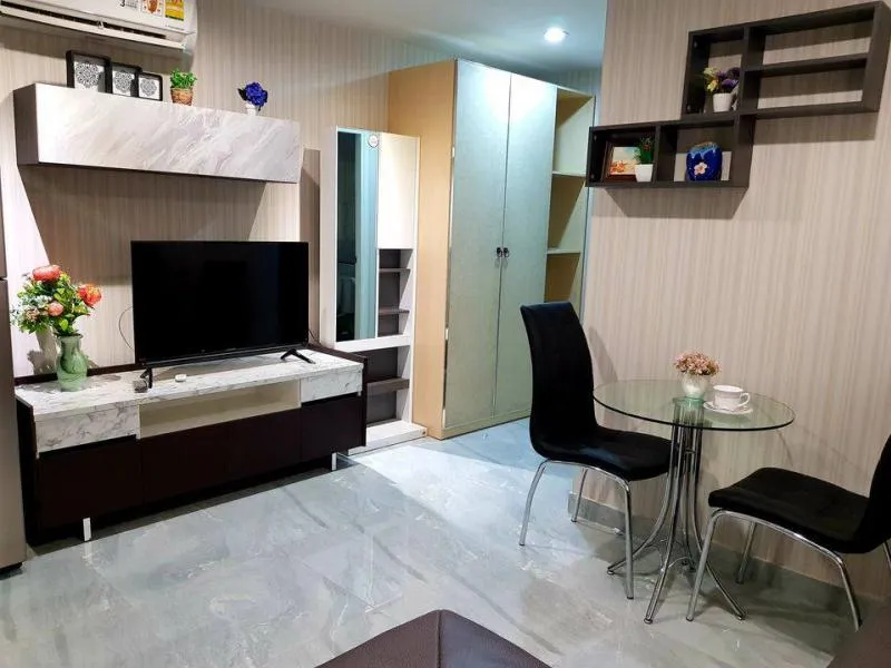 Urgent for rent !! Condo Regent Home Sukhumvit 81, beautiful room, 5th floor, near BTS, ready to move in. Don't wait.