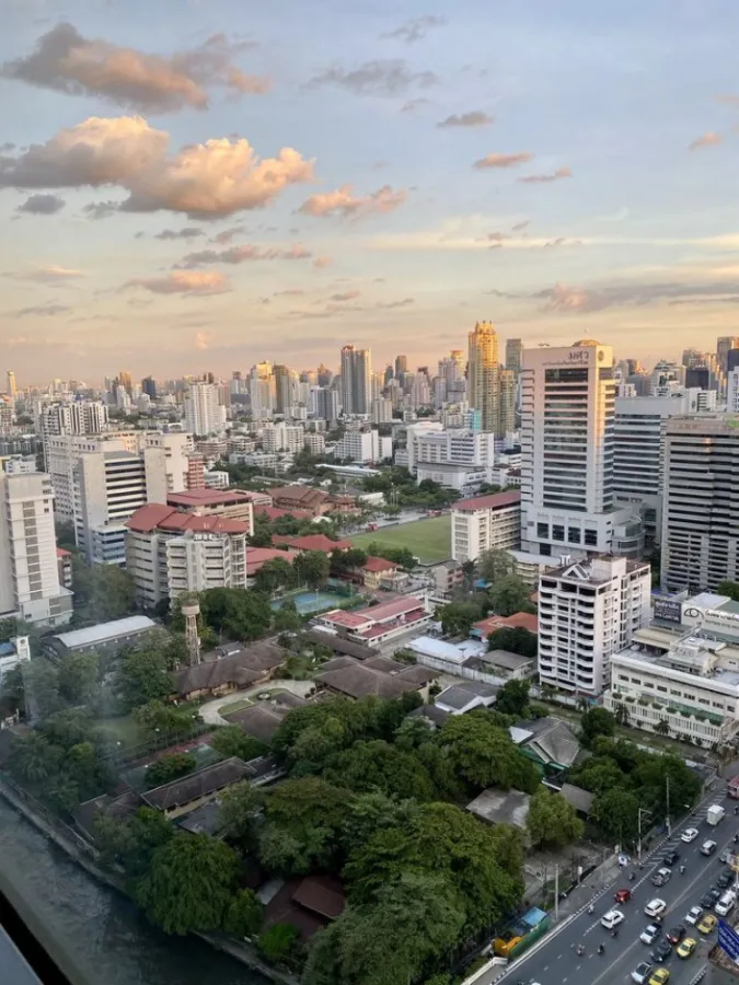 ขาย Q asoke ห้องมุม วิวสวย เพดานสูง พร้อมเฟอร์และเครื่องใช้ไฟฟ้าเต็ม สนใจรีบจองก่อนหลุดมือจ้า