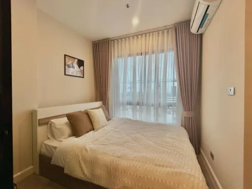 For rent, The Sky Sukhumvit, 7th floor, beautiful room, fully decorated. Bring your bags and move in immediately. Book now, don't wait.