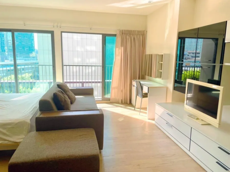 Sell, rent, Noble Remix, Sukhumvit 36, studio room, pool view Good electrical appliances. Book now.
