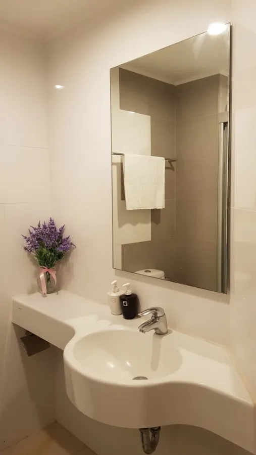 For rent, Lumpini Place Ratchayothin, 12th floor, pool view, nice and nice room, fully furnished. Hurry up to reserve.