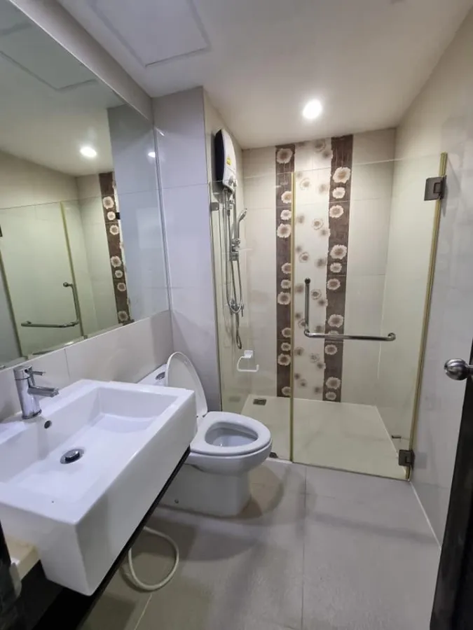 ให้เช่า เดอะคริส รัชดา 17 ชั้น 4 fully furnished แต่งครบ น่าอยู่ รีบจองเลย ห้ามพลาด จองเลย