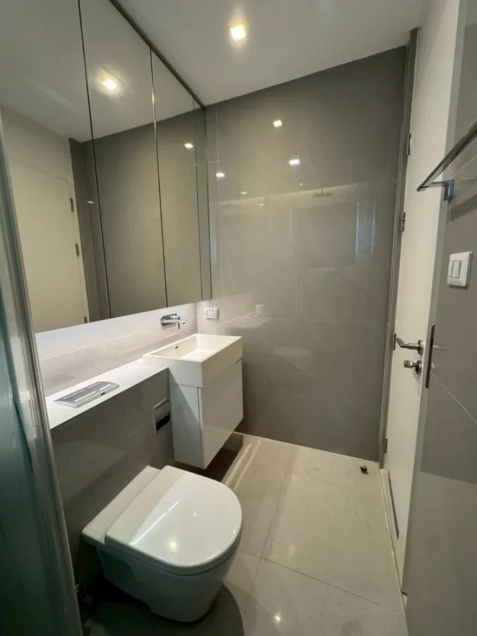 Spacious and comfortable rooms for rent at The Saint Residences. High floor. Book now! Don't miss out!