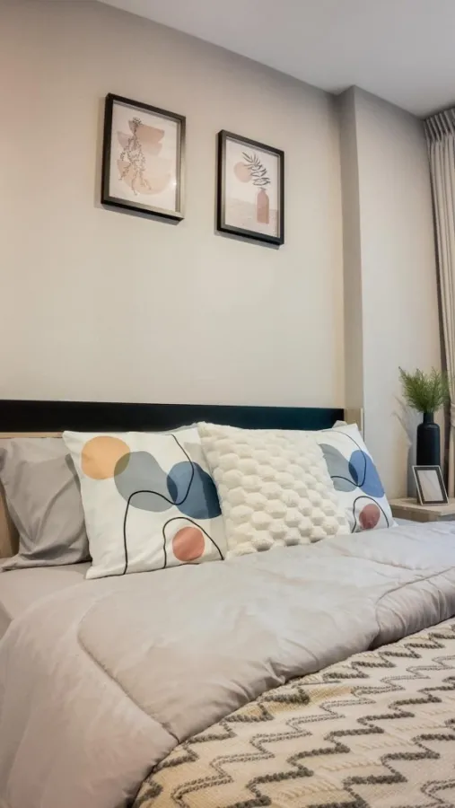 For rent: Metro Luxe Riverfront Rattanathibet. The room is beautifully decorated and very livable. Complete electrical appliances, urgent