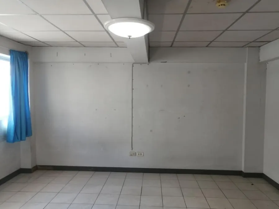 For sale Lumpini Center Happyland Phase 1-4, empty room, low price, easy on the wallet. If anyone is interested, hurry and reserve now.