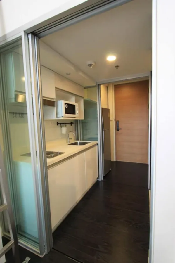 For rent urgently!! Condo Ideo Morph 38, good location, convenient transportation, near shopping areas, don't miss it!!