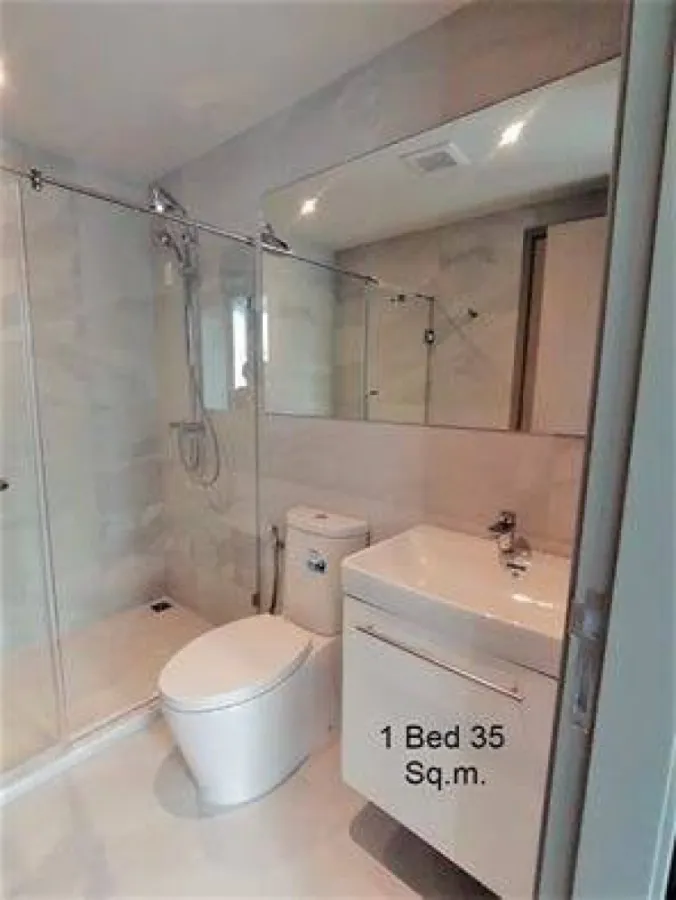 Rhythm Ekkamai for rent, beautiful room, minimalist style, cool, furnishings, tone control, very wide interior High floor, great view, book now.