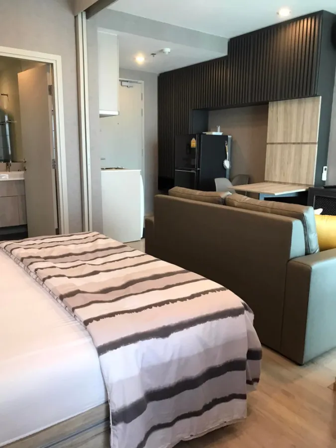 For rent IDEO Q Chula-Samyan, 35th floor, Fully Furnished, plus you can sleep and see beautiful city views. Enjoy this. Book quickly.