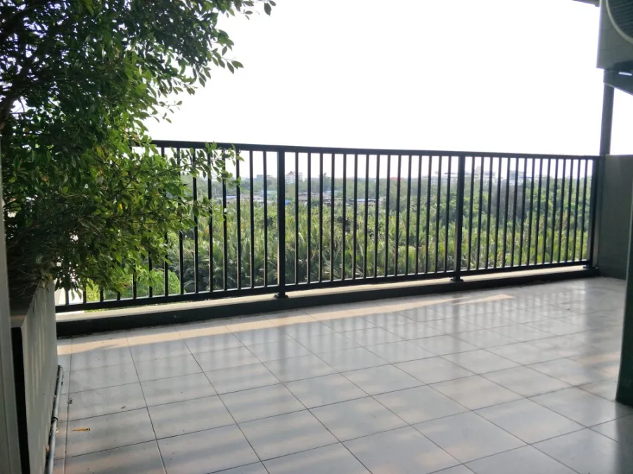 Condo for rent, The Trust @ BTS Erawan, next to BTS, large room, wide balcony, ready to move in, book now!