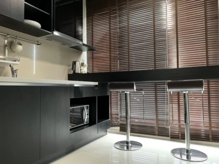 Condo for rent, Rhythm Sukhumvit 44/1, high floor, good view, complete with furniture and electrical appliances.