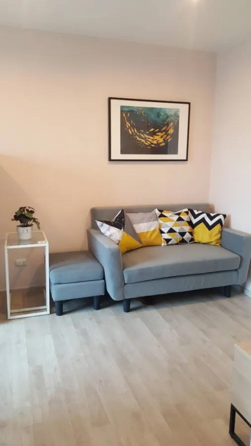 For sale, for rent, Plum Condo Central Station Phase 2, fully furnished room. Complete with electrical appliances and furniture. Book now.