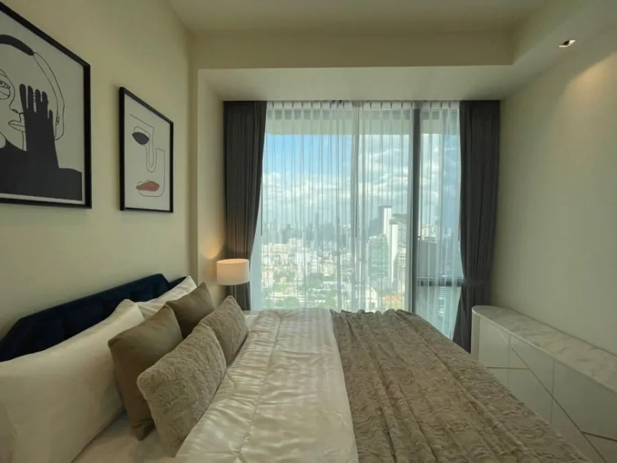 For rent urgently!! Condo 28 Chidlom, High Rise Condo, Super Luxury level, ready to move in. Don't miss it!!