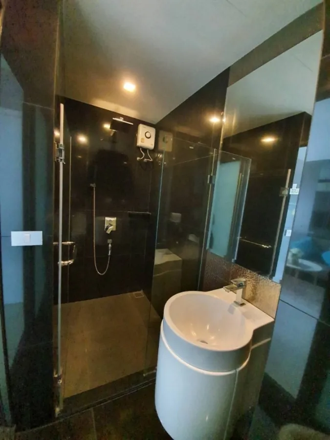 ขาย ให้เช่า Rhythm Sukhumvit 36-38 ชั้น 23 วิวส่วนกลาง ตกแต่งน่าอยู่ ติดวอลเปเปอร์ทั้งห้อง จองเลย