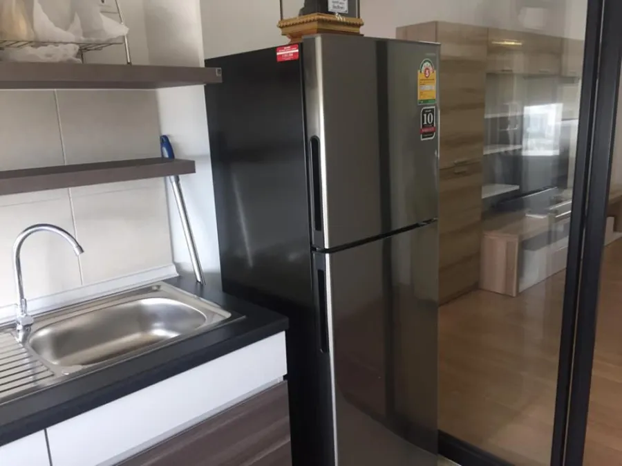 Sell / rent Supalai Loft Chaengwattana, very spacious room, fully furnished, there is a washing machine in the room, very good value.