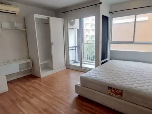 ขาย ให้เช่า WE CONDO ห้องสตูดิโอ ชั้น 5 วิวสระว่ายน้ำ ไม่โดนรบกวนจากภายนอก เฟอร์นิเจอร์พร้อมอยู่ จองเลย
