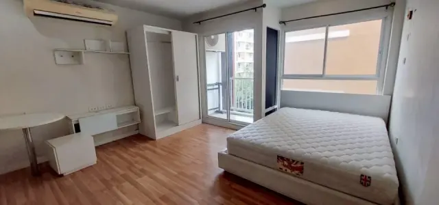 ขาย ให้เช่า WE CONDO ห้องสตูดิโอ ชั้น 5 วิวสระว่ายน้ำ ไม่โดนรบกวนจากภายนอก เฟอร์นิเจอร์พร้อมอยู่ จองเลย images