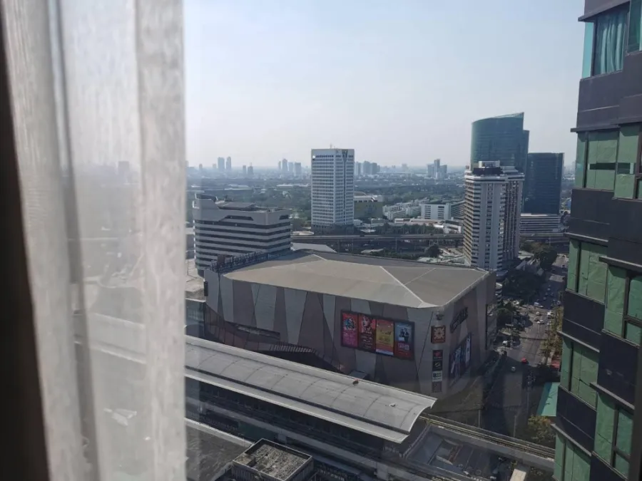 For rent, Life Ladprao, 30th floor, highest, great city view. The built-in is too beautiful to resist the entire room. Good like this, reserve now.