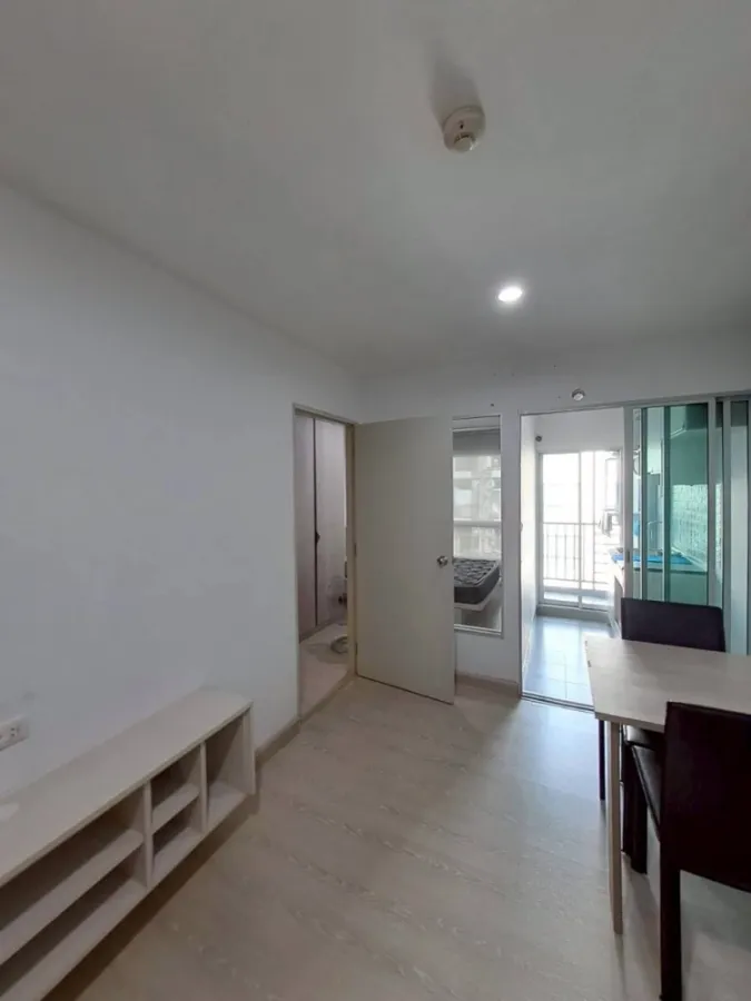 Selling The Kith Plus Sukhumvit 113. Peaceful atmosphere, balcony for relaxing, and a fully functional kitchen counter. Book now!