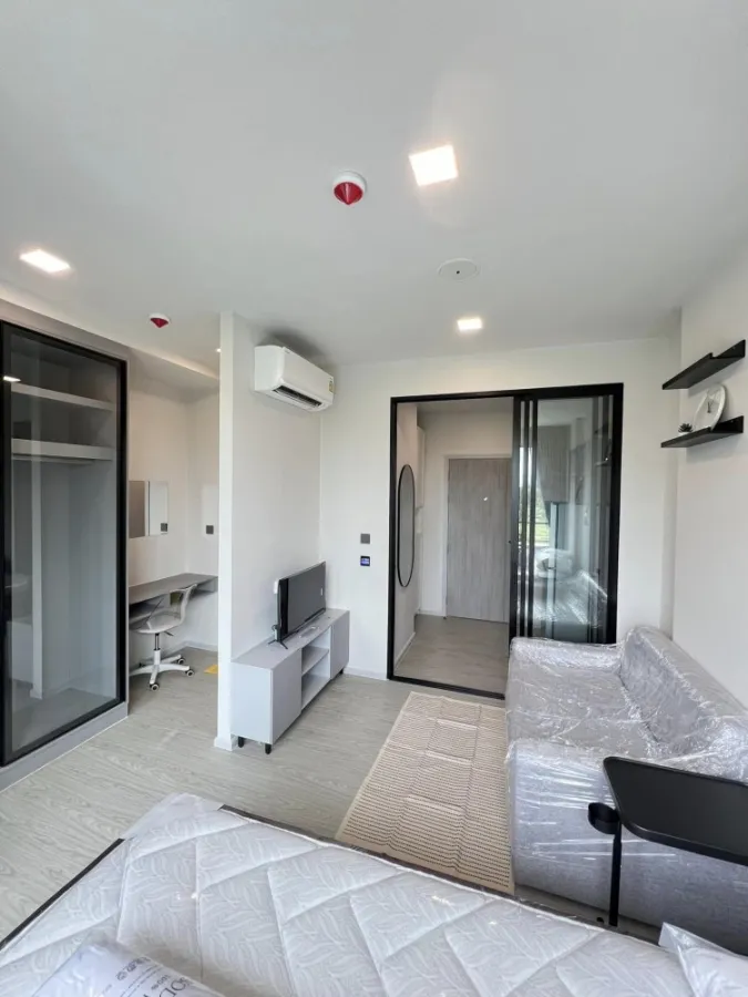 For rent: Cave Pop Salaya, glass-partitioned room with train view and amenities. Hurry and book now!
