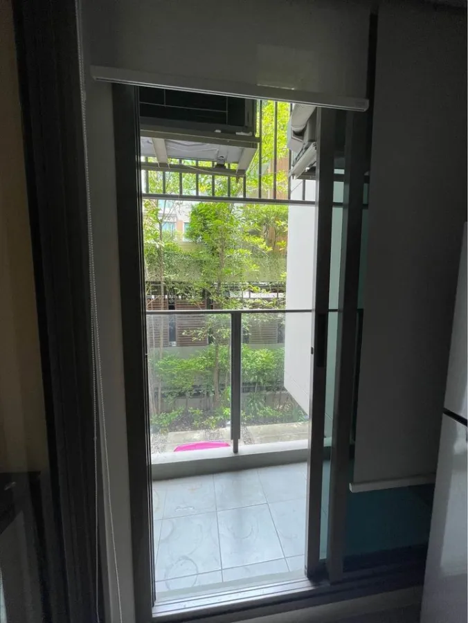 For rent, Phyll Phahol 34, 2nd floor, beautiful garden view, well decorated Buit-In, if interested, can move in now.