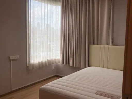 For rent, Siri at Sukhumvit, corner room, 15th floor, fully furnished. Electrical appliances are ready to move in. Hurry up to reserve.