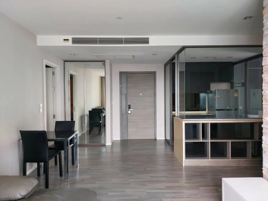 For sale, for rent!! Condo The Room Sukhumvit 69, spacious room, well decorated, wallpapered throughout the room, book now!!