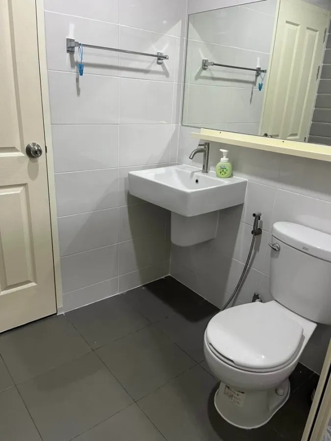 For rent: Aspire Rama 9, 16th floor. Beautiful view, great atmosphere, no obstructing buildings. Fully furnished. Book now!