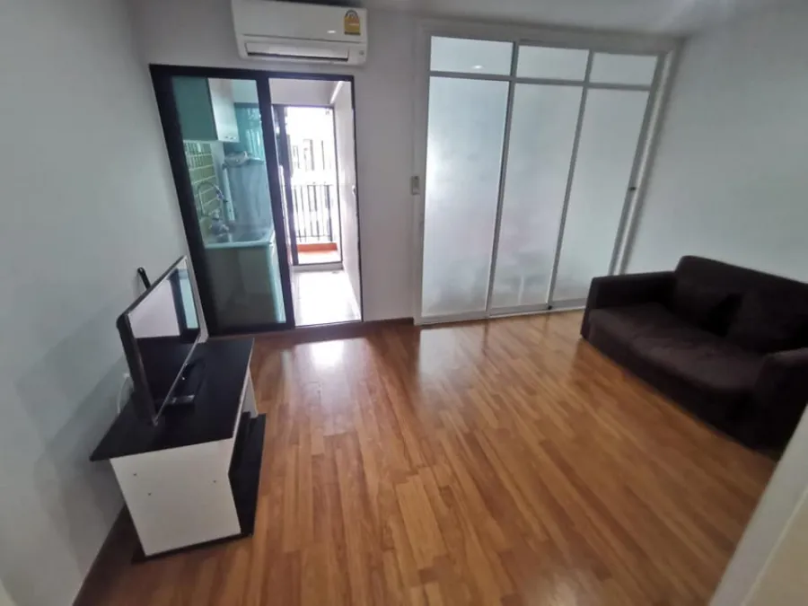 For rent รีเจ้นท์ โฮม 18 แจ้งวัฒนะ-หลักสี่ กั้นห้องเป็นสัดส่วน แถมเฟอร์ครบ ลากกระเป๋าเข้าอยู่ได้เลย