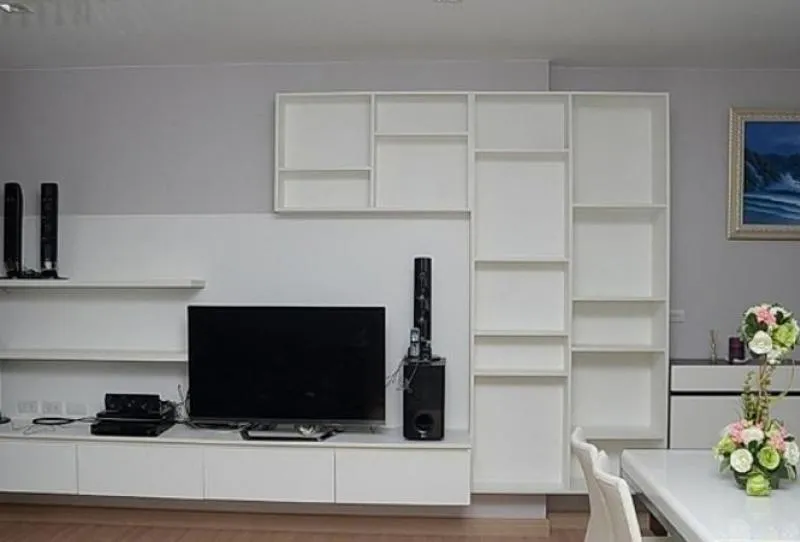 ให้เช่า Urbano Absolute สาทร-ตากสิน ห้องสวย ตกแต่งด้วยดอกไม้ ดูเรียบง่าย มองสบายตา เฟอร์ครบ