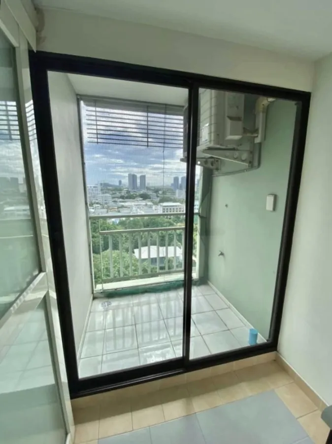 For sale Lumpini Place Phahon-Saphan Khwai. The room is fully furnished. Great price. Good like this. Reserve now.