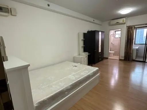 For rent, Supalai City Resort Ramkhamhaeng, 18th floor, clear view, airy, fully furnished, hurry to book before you miss it.
