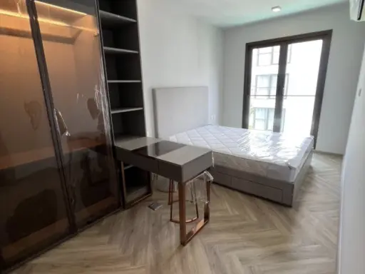 Chapter Thonglor 25 for rent, corner room, not crowded, fully furnished, pool view, book now