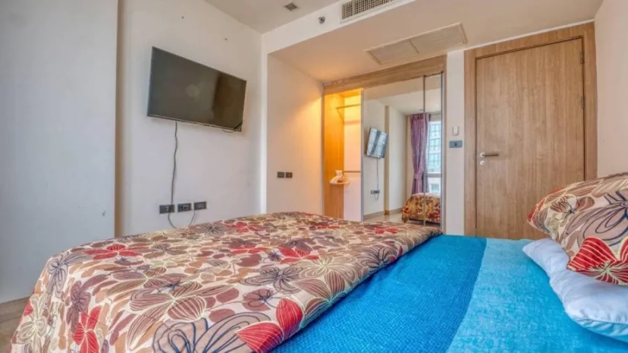 The Cliff for sale, lots of usable space. Simply decorated, the room is clean, airy, very livable. Don't miss it and you'll regret it.