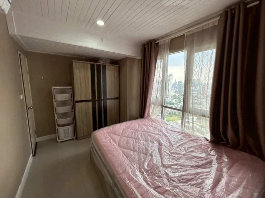 ให้เช่า Lumpini Place Water cliff ห้องมุมผนังไม่ติดใครสองด้าน ทั้งชั้นคนอยู่น้อยมาก เงียบ เป็นส่วนตัวสุดๆ