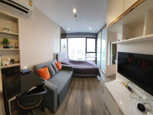 Condo for rent, Ideo Mobi Asoke, nice decorated room, 35th floor, good view, plus a low price. I was told that I had to reserve quickly.