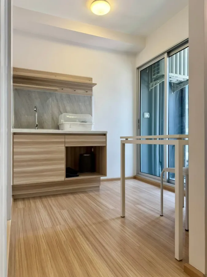 Plum Condo Chaengwattana Station Phase 2 for rent. The unit is partitioned into separate, clearly defined zones. Great price! Book now!